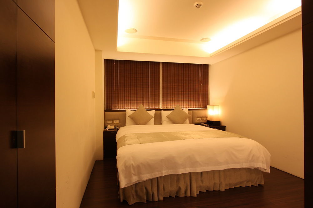 Shin Yuan Celeb Metro Hotel Kota Hsinchu Bagian luar foto