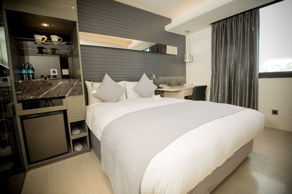 Shin Yuan Celeb Metro Hotel Kota Hsinchu Bagian luar foto