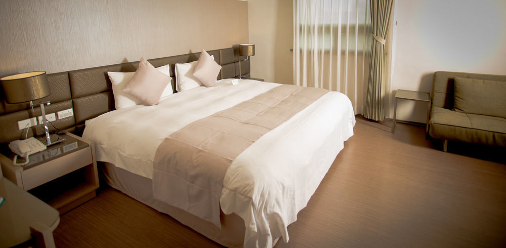 Shin Yuan Celeb Metro Hotel Kota Hsinchu Bagian luar foto
